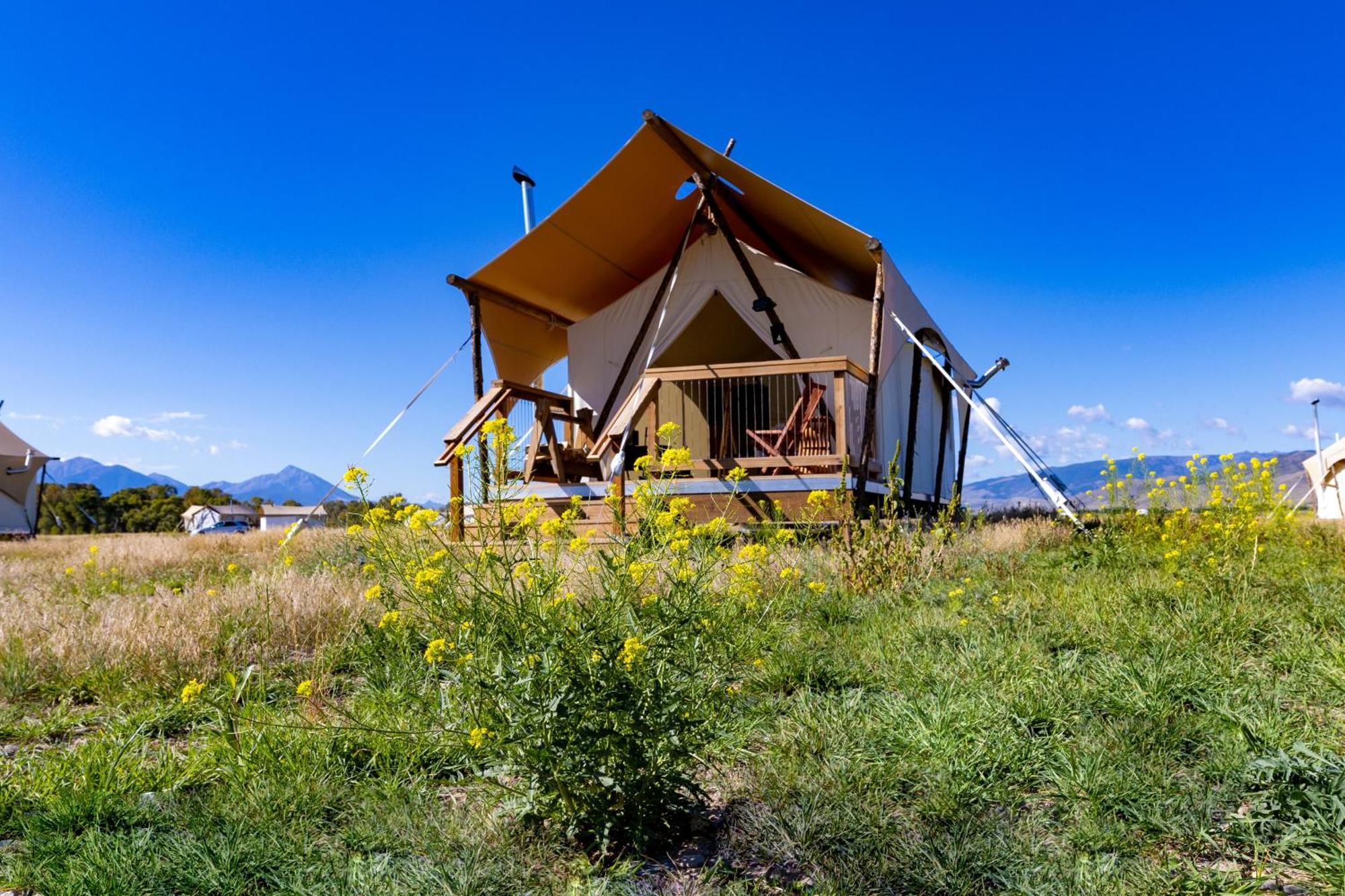 Under Canvas North Yellowstone - Paradise Valley ليفينغستون المظهر الخارجي الصورة