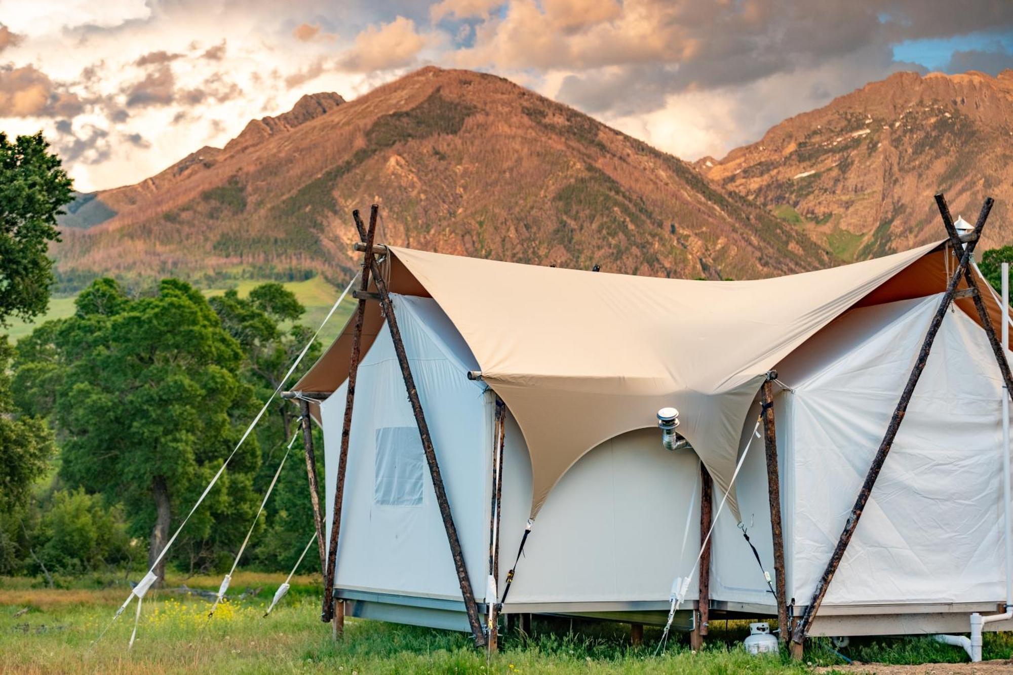 Under Canvas North Yellowstone - Paradise Valley ليفينغستون المظهر الخارجي الصورة